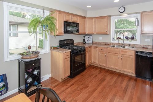 219 Margaret St, Joliet IL 60436-1318 exterior