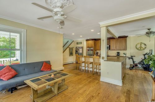 222 Cedar Ln, Babylon NY  11702-4417 exterior