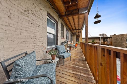 809 Belle Plaine Ave, Chicago IL 60613-2108 exterior