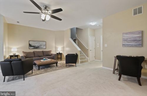 6747 Applemint Ln, Alexandria VA 22310-2649 exterior