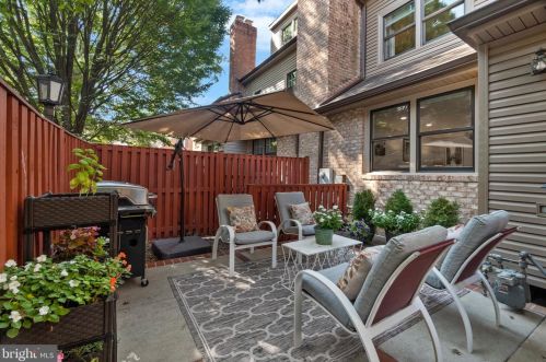 5205 Cottingham Pl, Alexandria VA  22304-3535 exterior