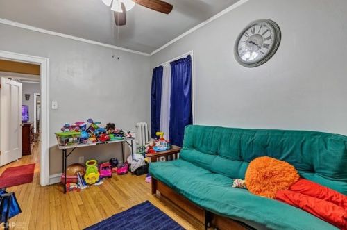 8516 Bennett Ave, Chicago IL 60649-4007 exterior