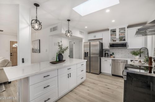 724 Cactus Wren Dr, Phoenix AZ  85021-8626 exterior