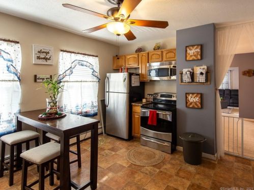 28 Hollister St, Manchester CT 06042-3532 exterior