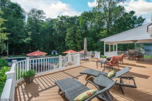 6 Cornell Dr, Dover NJ 07869-3537 exterior