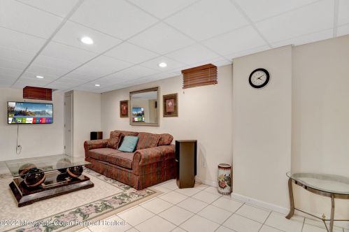 19 Cres Rd, Old Bridge NJ 08857-4101 exterior