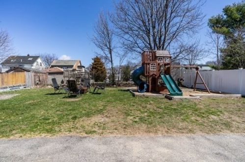 18 Hingston St, Peabody MA 01960-5825 exterior