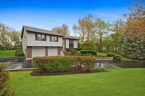 3805 Jacobson Dr, Bull Valley, IL 60097-8142