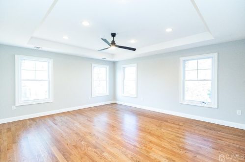 20 Linden Ave, Edison NJ 08817-3208 exterior