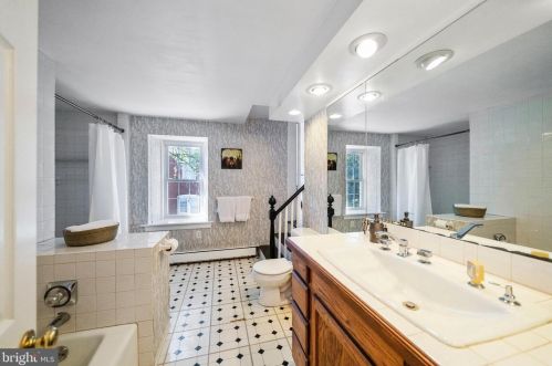 104 Harvey St, Philadelphia PA 19144-3818 exterior