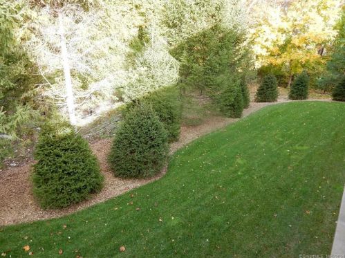 64 Terra Nova Cir, Westport CT  06880-4749 exterior