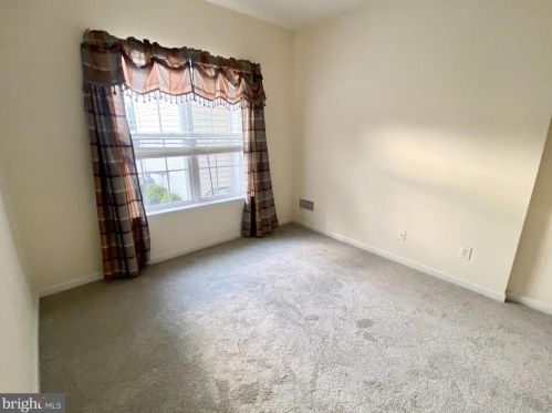 137 Sparrow Dr, Trenton NJ 08690-2464 exterior