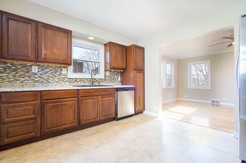 830 16 Ave, Broadview IL 60155-3018 exterior