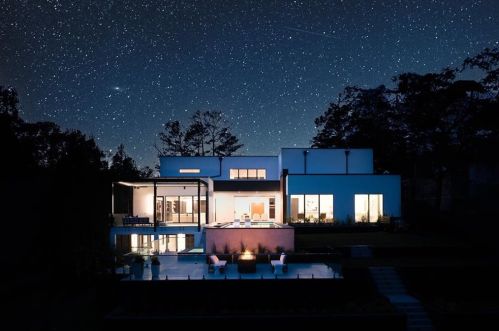 4645 Lake Forrest Dr, Atlanta GA  30342-2537 exterior