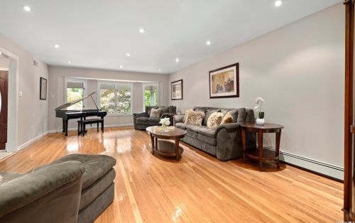 26 Dryden Way, Commack NY 11725-1927 exterior