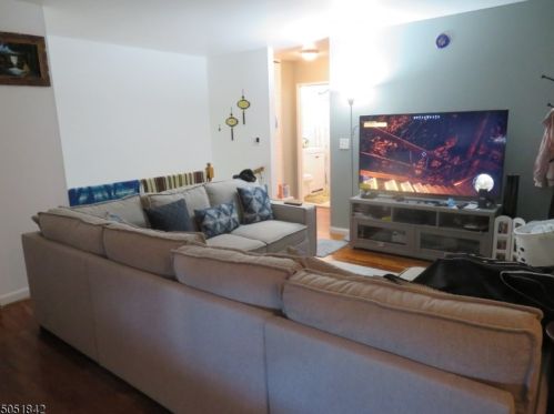 420 Sheridan Pl, Fairview, NJ 07022-1936