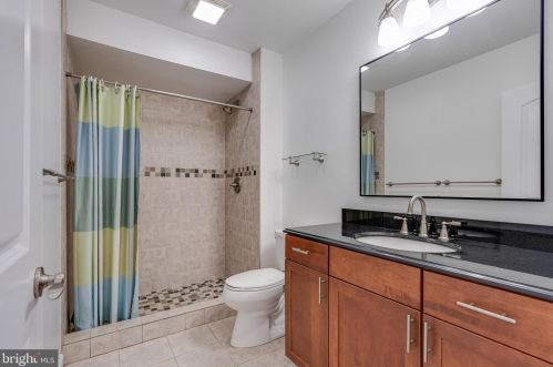 522 Carpenter St, Philadelphia PA 19147-4033 exterior