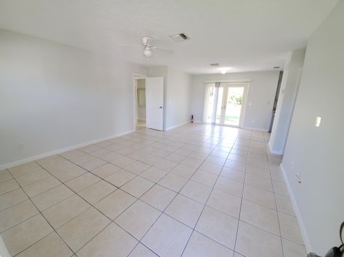 348 Placid Ave, Fort Pierce FL 34983-1130 exterior