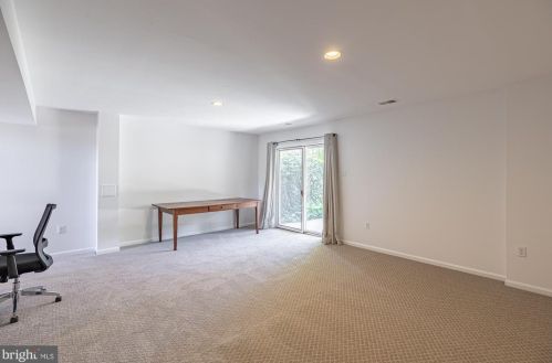 8 Chapman St, Alexandria VA 22301-2501 exterior