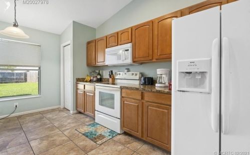 2390 Beechwood Ter, Fort Pierce FL 34952-7302 exterior