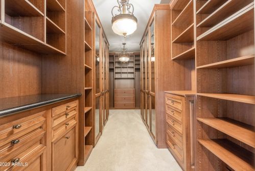 3931 Crst Ln, Phoenix AZ 85027-1602 exterior