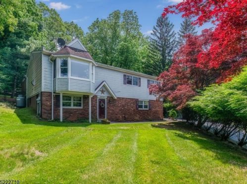 21 Warren Ct, Sparta, NJ 07871-2718