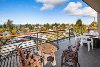 2705 47 Ave, Seattle WA  98116-2904 exterior