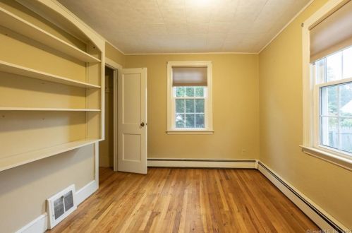 310 Main St, Meriden CT 06450-6047 exterior