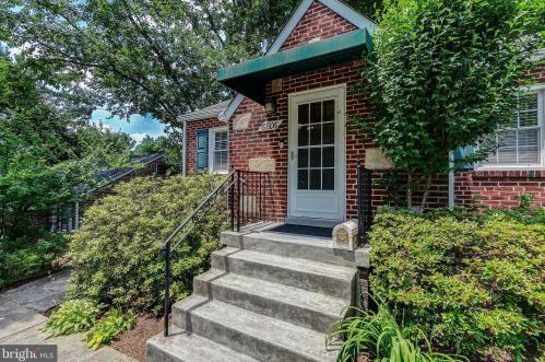 6806 Belford Dr, Silver Spring MD 20912-4841 exterior