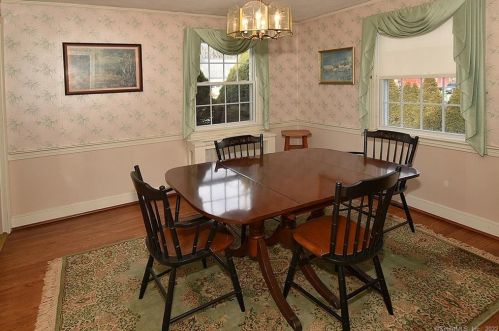 1052 Plymouth St, Windsor CT 06095-3653 exterior