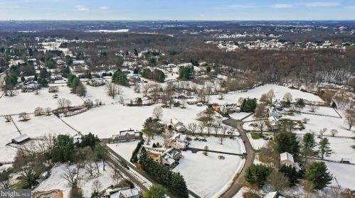 19840 Meredith Dr, Rockville MD 20855-2426 exterior