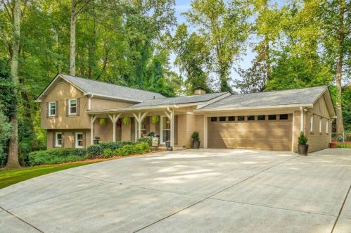 7290 Hunters Branch Dr, Atlanta, GA 30328-1719