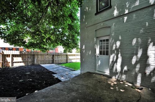 704 Walnut St, Lancaster PA  17602-2435 exterior