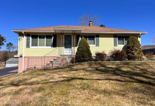 31 Upper Gore Rd, Webster, MA 01570-3224