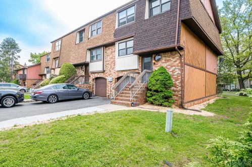 1906 Merrywood Dr, Edison NJ  08817-2523 exterior