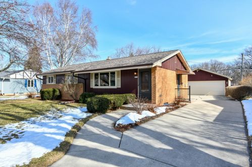 8652 52nd St, Milwaukee, WI 53223-3051