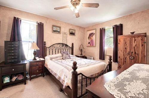 685 12 Ave, Naples FL 34120-6337 exterior