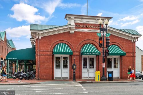 1030 31st St, Washington DC  20007-4405 exterior