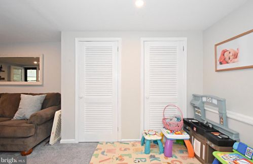 17 Glenview Dr, Riverton NJ  08077-2135 exterior