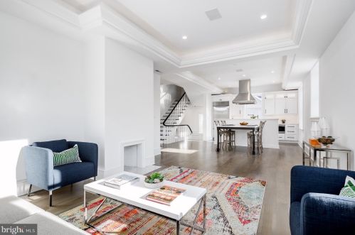 4 Chestnut Hill Ave, Philadelphia PA 19118-2715 exterior