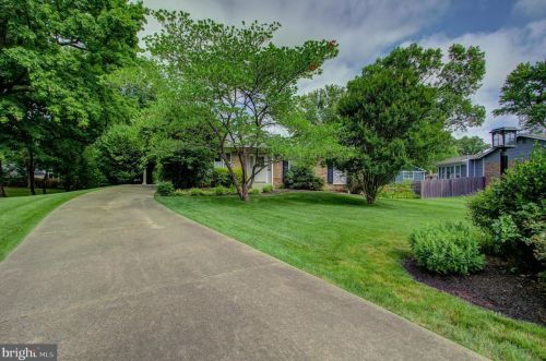 2314 Candlewood Dr, Alexandria VA  22308-1507 exterior