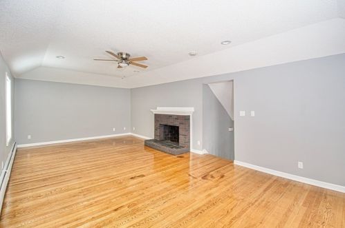 36 Hood St, Springfield, MA 01109-2226