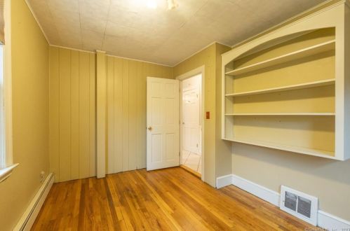 310 Main St, Meriden CT 06450-6047 exterior