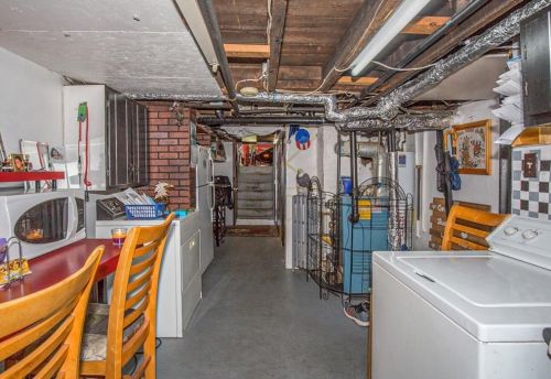 22 Loring St, Springfield MA 01105-2433 exterior