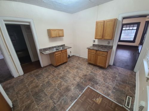 3051 12th St, Milwaukee WI  53215-3821 exterior