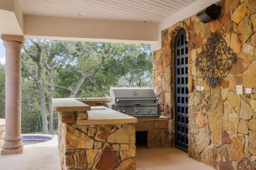 399 Cortona Dr, Austin TX 78746-4464 exterior