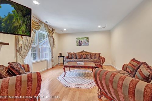 17 Monticello Ct, Morganville NJ 07751-4162 exterior