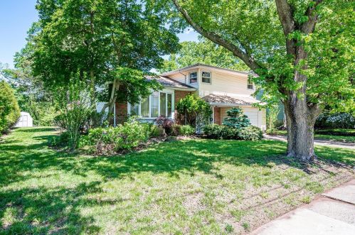 19 Marshall Dr, Edison NJ  08817-2910 exterior