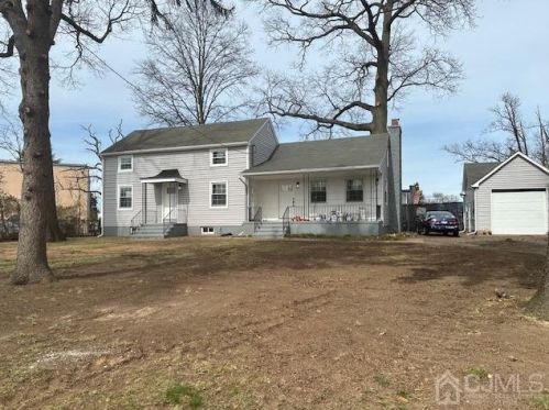 81 Raymond St, Edison, NJ 08817-5027