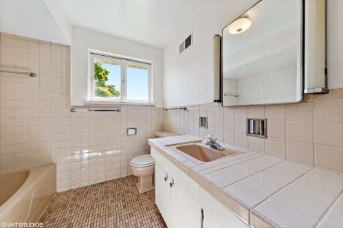 333 Sturges Pkwy, Elmhurst IL 60126-3339 exterior